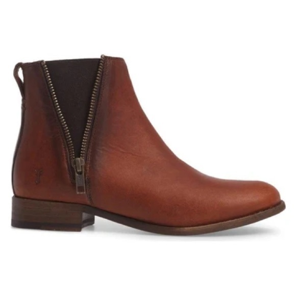 Frye ‘Carly’ Zip Chelsea Boot - Picture 1 of 9